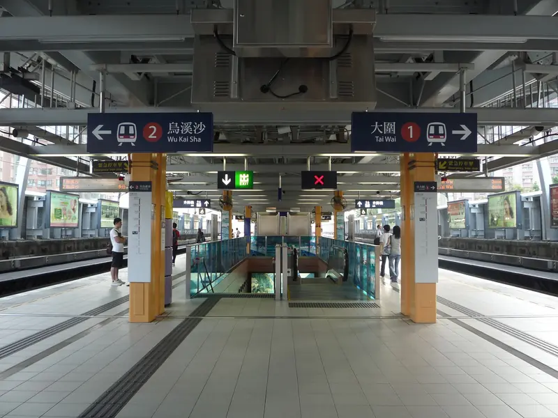 港鐵屯馬綫第一城站月台